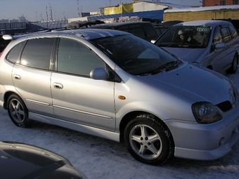 1999 Nissan Tino