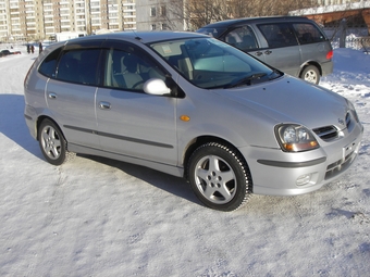 1999 Nissan Tino