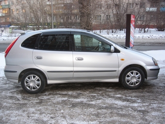 1999 Nissan Tino