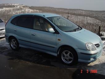 1999 Nissan Tino