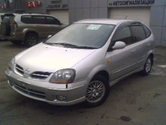 1999 Nissan Tino
