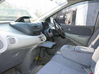 Nissan Tino