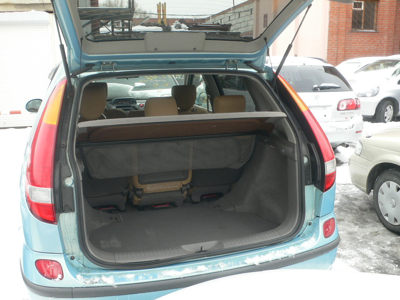 1999 Nissan Tino