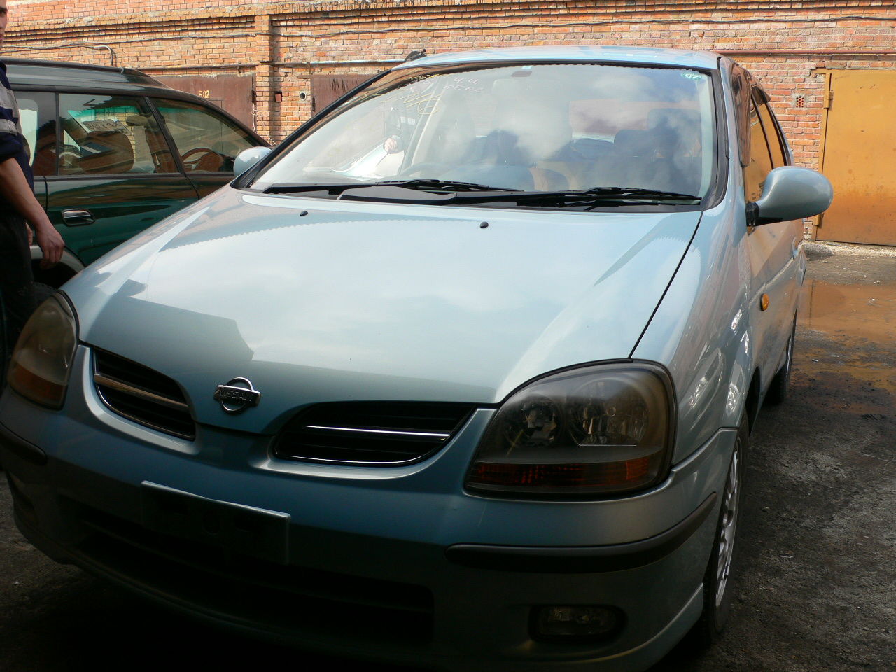 1999 Nissan Tino