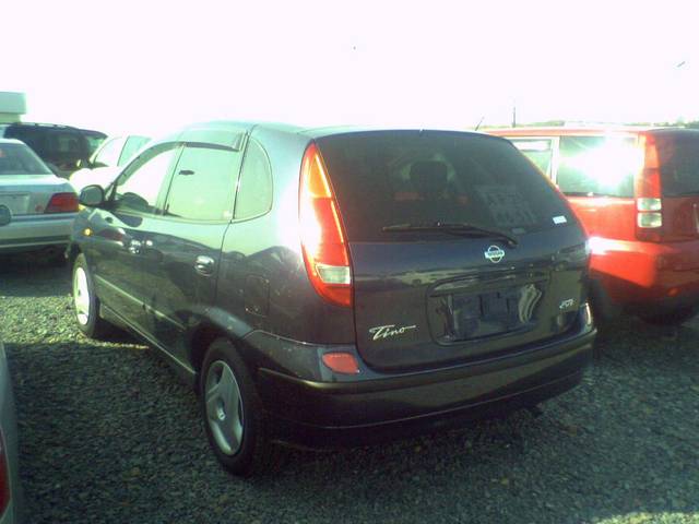 1999 Nissan Tino