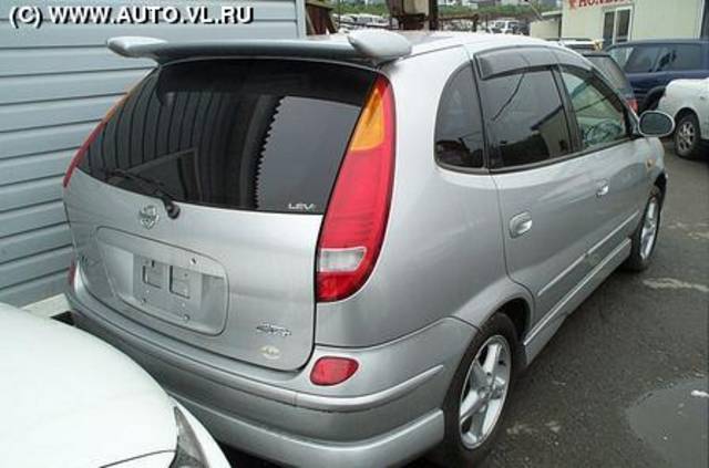 1999 Nissan Tino