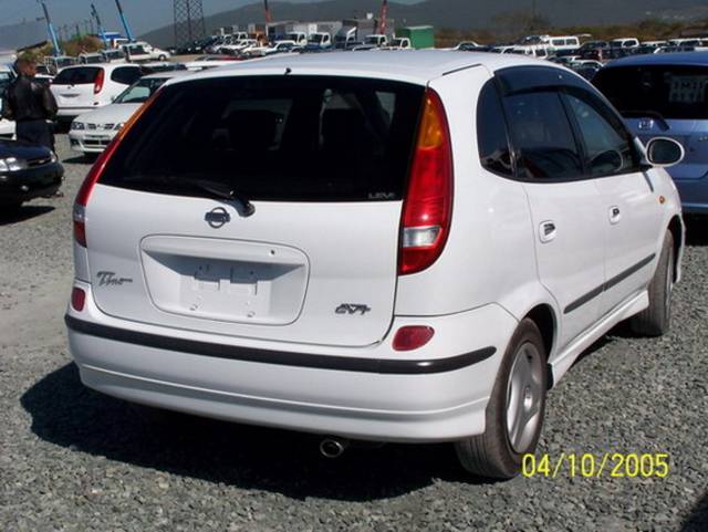 1999 Nissan Tino