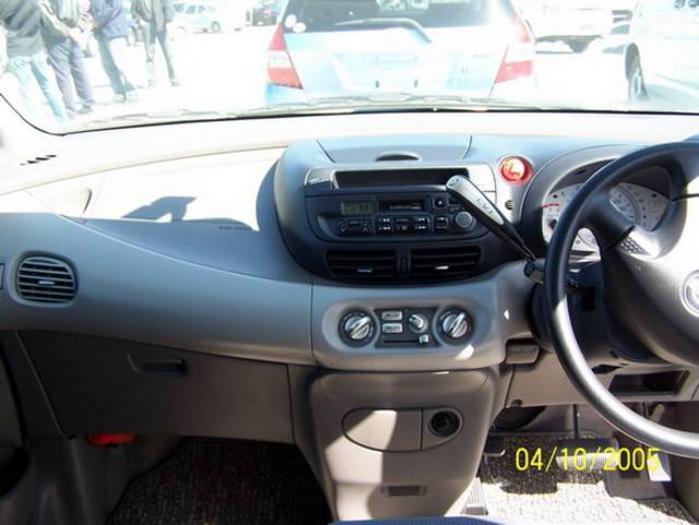 1999 Nissan Tino