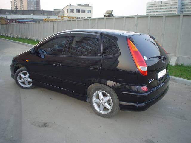 1999 Nissan Tino