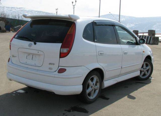 1999 Nissan Tino