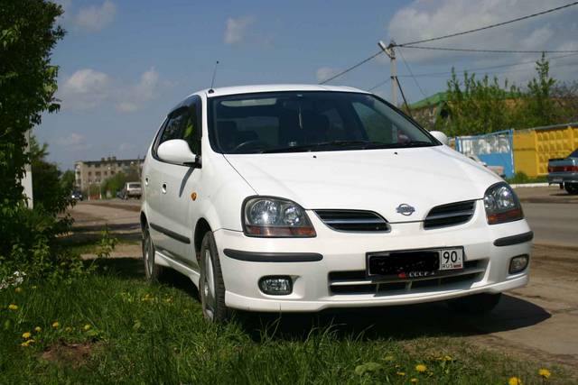 1999 Nissan Tino
