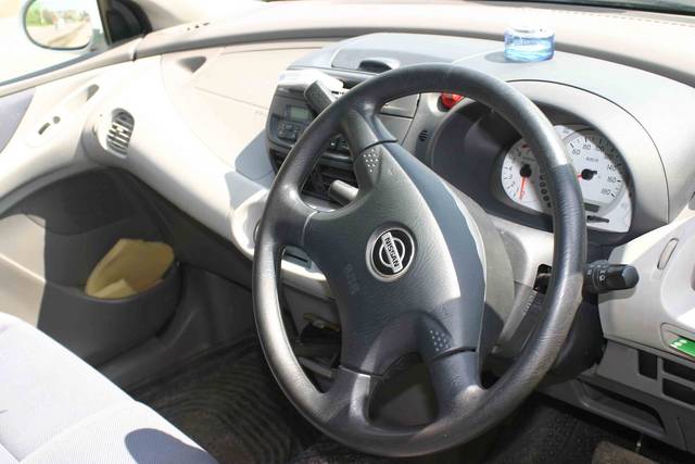 1999 Nissan Tino