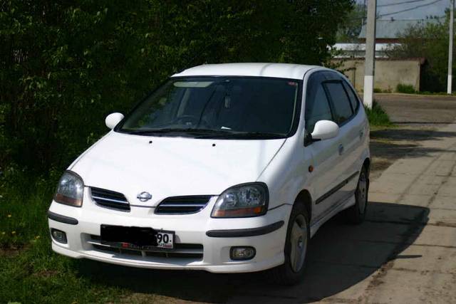 1999 Nissan Tino