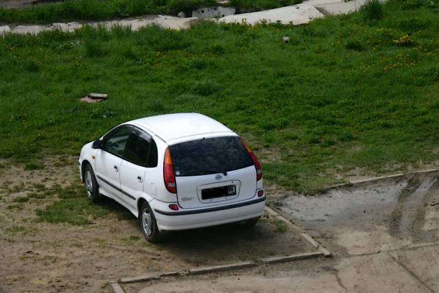 1999 Nissan Tino