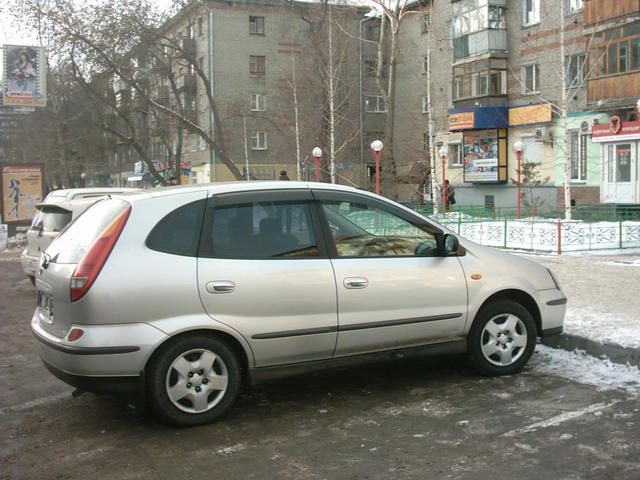 1999 Nissan Tino