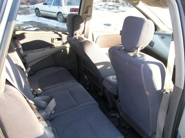 1999 Nissan Tino