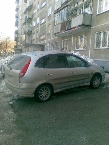 1999 Nissan Tino