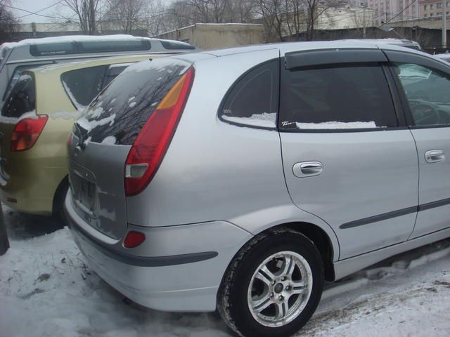 1999 Nissan Tino
