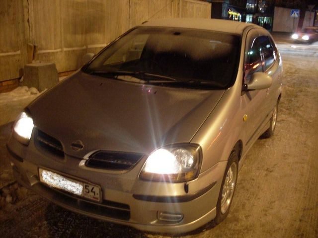 1999 Nissan Tino