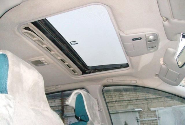 1999 Nissan Tino