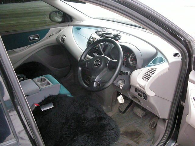 1999 Nissan Tino