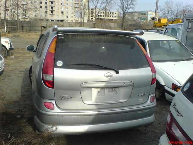 1999 Nissan Tino
