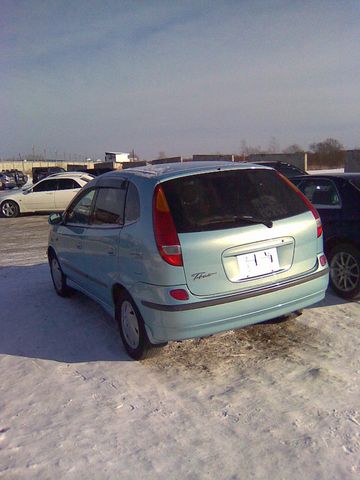 1999 Nissan Tino