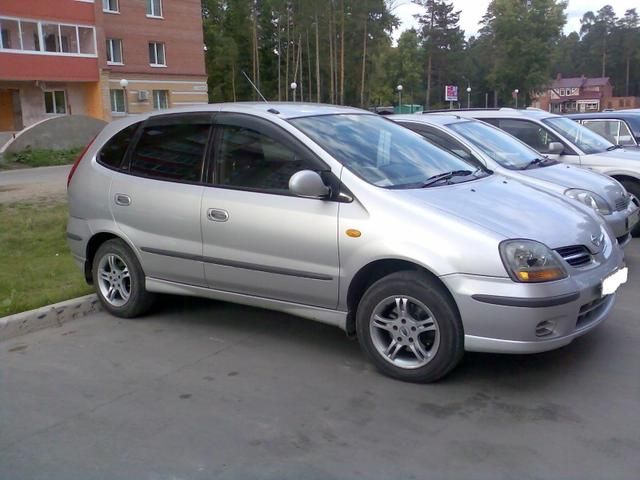 1999 Nissan Tino