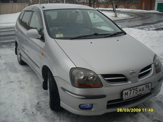 1999 Nissan Tino