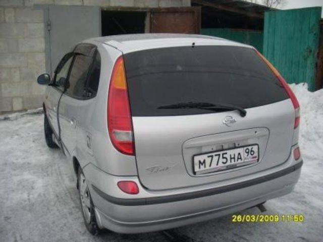 1999 Nissan Tino