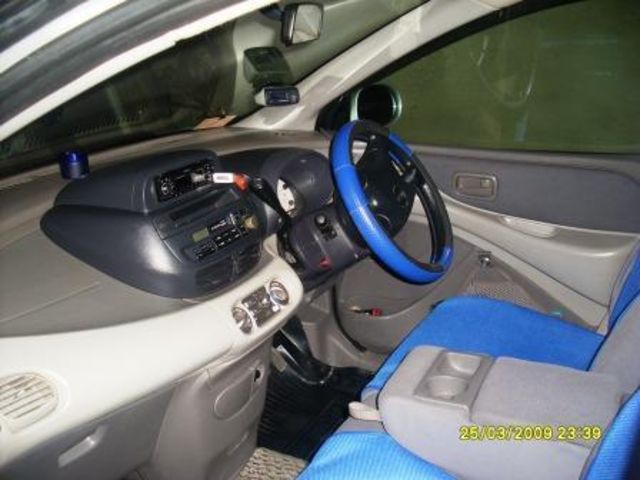 1999 Nissan Tino
