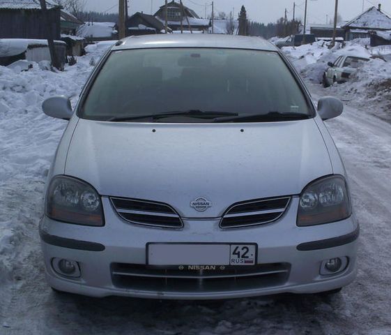 1999 Nissan Tino