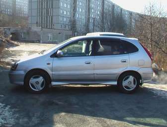 1999 Nissan Tino