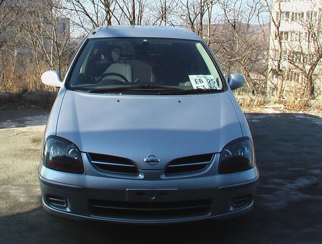 1999 Nissan Tino