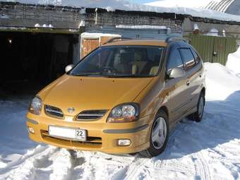 1999 Nissan Tino