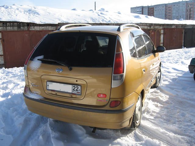 1999 Nissan Tino