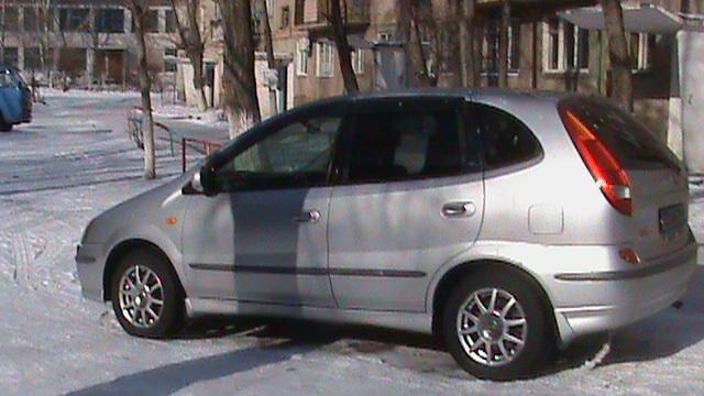 1999 Nissan Tino