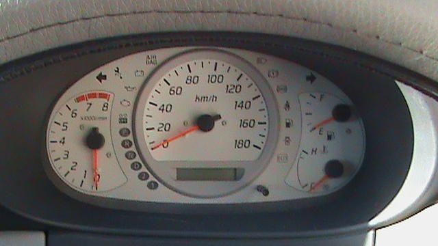1999 Nissan Tino