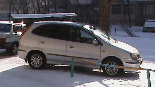 1999 Nissan Tino