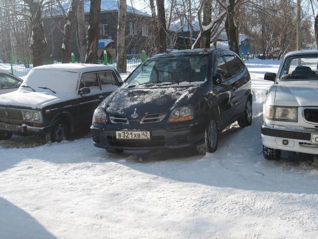 1999 Nissan Tino