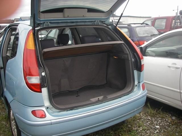 1999 Nissan Tino