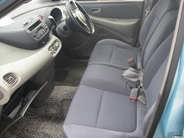 1999 Nissan Tino