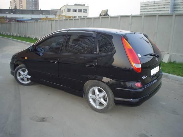 1999 Nissan Tino