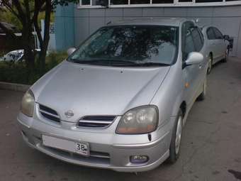 1999 Nissan Tino