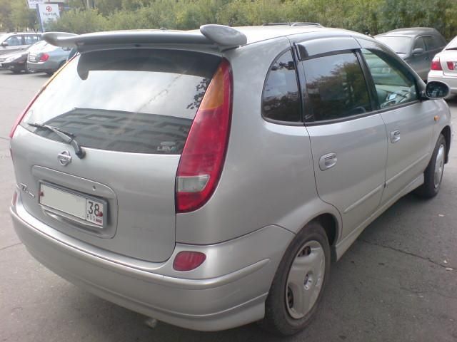 1999 Nissan Tino