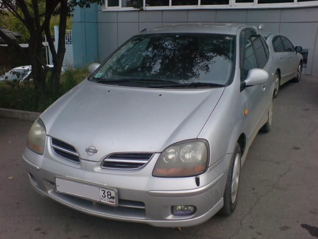 1999 Nissan Tino