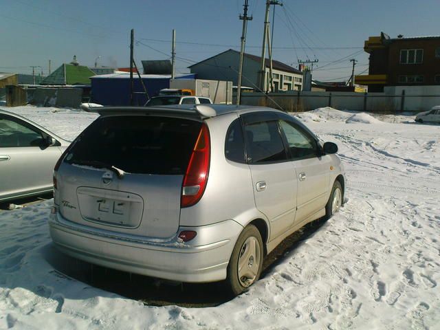 1999 Nissan Tino