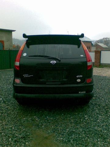 1999 Nissan Tino