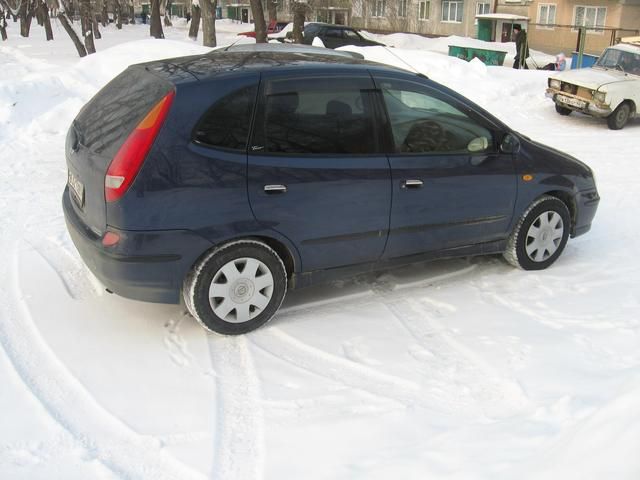 1999 Nissan Tino