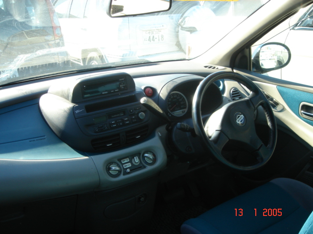 1999 Nissan Tino Photos